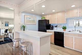 Lovely 2 Bedroom 9400 Condo with Side Ocean View & Outdoor Pool! - 4