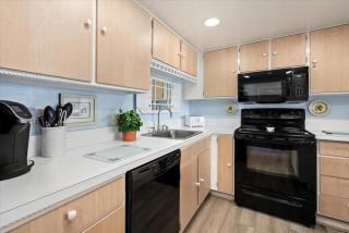Lovely 2 Bedroom 9400 Condo with Side Ocean View & Outdoor Pool! - 2