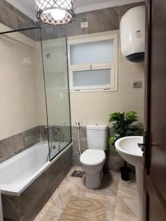 Al-Rehab Luxury Apartment 2 bed rooms New Cairo شقه فاخره غرفتين تشطيبات وفرش فندقي مدينه الرحاب القاهره الجديده - 6