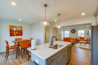 9 Mi to Harpers Ferry Outdoor Escape with Fire Pit - 1