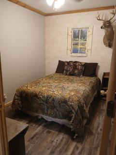 Peaceful Country Escape Pond & Private Hot Tub - 7