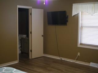 Peaceful Country Escape Pond & Private Hot Tub - 6