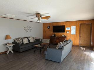 Peaceful Country Escape Pond & Private Hot Tub - 3