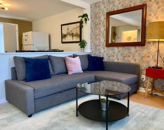 Central Location Cozy and Well-Equipped, Unit #3 - 6