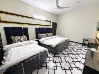 Family House G-9 - 1