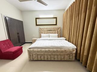 Family House G-9 - 4