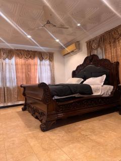 Urban Accra Haven - 9