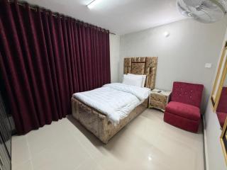 Family House G-9 - 3