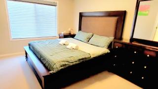 Entertainment house with 2 king 1 queen 1 sofa bed In-house Theater Attach Garage Near YEG - 7