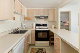 2 Bedroom 9400 Building Condo with Outdoor Pool! - 1