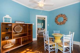 The Upper Deck by Sunsational Stays - Upper Unit Only, Steps to the Beach - 7