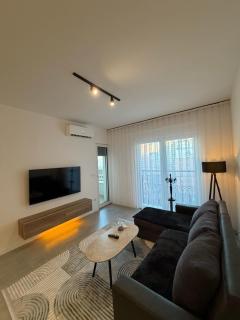 Pure Apartament - Prishtina Center 1BR for 2 - 8