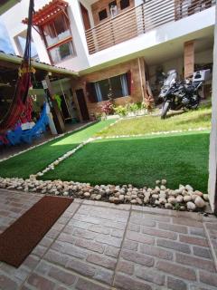 Quarto Duplo com Ar e Banheiro Privativo a poucos metros do mar - 4