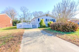 Spacious Family Stay, Large Dining,3 Cozy Bedrooms - 9