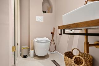 Central Designer Condo - 9