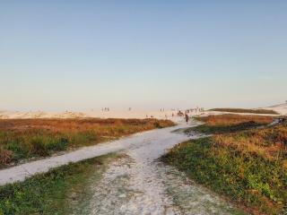 Varanda ampla e suíte a 5 min da praia - 4