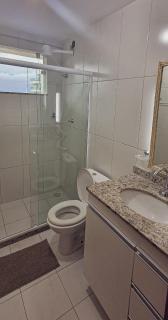 Varanda ampla e suíte a 5 min da praia - 8