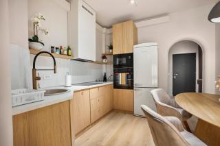 Central Designer Condo - 7