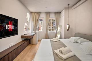 Central Designer Condo - 3