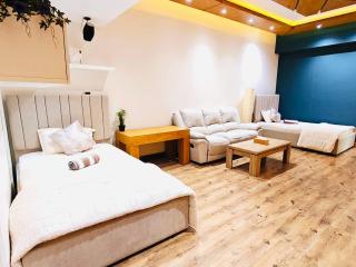 La Vista Home Stay with Parking - Ajman - 9