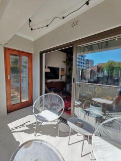 Large and cozy 2 bedroom 200m from the ocean - Città del Capo - 3