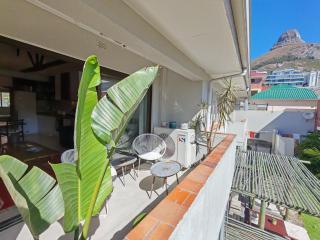 Large and cozy 2 bedroom 200m from the ocean - Città del Capo - 2