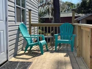 Tropical Studio Retreat with Great WiFi and EV charging - 9