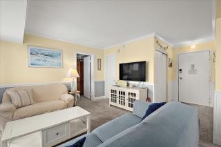 9400 Building Family Friendly Condo, Steps to the Ocean with Outdoor Pool! - 7