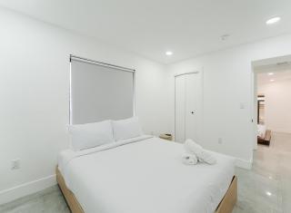 Lux Modern 4BR Villa with Pool in Miami - 6