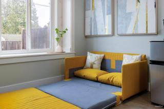 Private Entrance Suite Near Deer Lake & Metro - 6