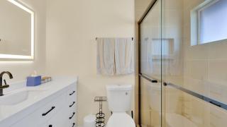 King Bed - Hot tub - Nintendo 64 - Fenced Backyard - 2