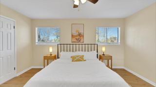 King Bed - Hot tub - Nintendo 64 - Fenced Backyard - 0