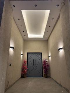 A modern studio in bold colors - Khobar - 3