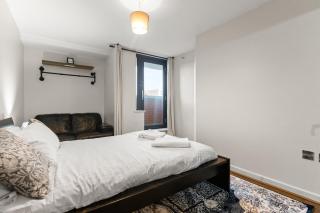 Elegant 2-Bed with Traditional Touches - 2