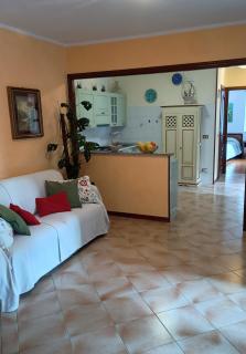 Villetta centrale con giardino e posto auto - 2