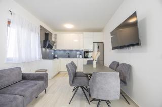 Loro House & Jacuzzi - 4