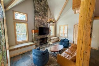 Alpine Glow Chalet in Brighton - 8