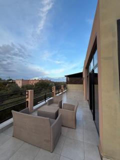 Cozy Flat , Resort-Style Pool ,10 min to Center - 5