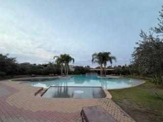 Cozy Flat , Resort-Style Pool ,10 min to Center - 4