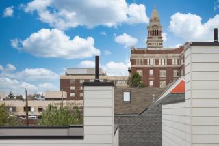 Sleek & Modern Townhome in Prime location - 9