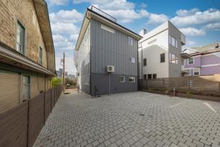 Sleek & Modern Townhome in Prime location - 1