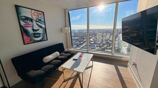 Panoramic Horizon Condo - Downtown Montreal with Pool and Parking - 2