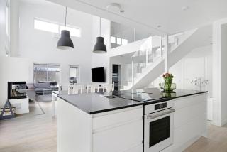 River Lodge with hot tub and services - 9