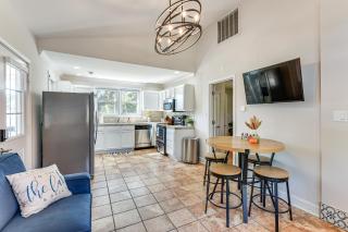 Lakeside Cedar Pines Bungalow 5 Mi to Main St! - 5