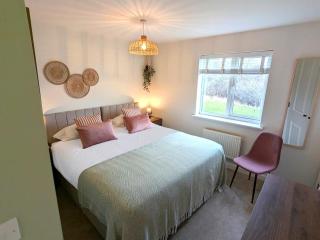 Cherrytrees - Stylish 5-Bed Home - Corby - 2