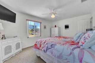 Full Duplex | Beach Supplies | Boat Trailer Space - 4