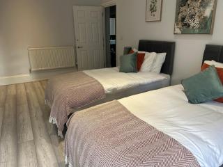 Central Apartment - Sleeps 6 & near Station - Bedford - 3