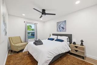 Minutes to Downtown -Fire Pit Pool Table Breakfast - 7