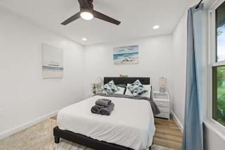 Minutes to Downtown -Fire Pit Pool Table Breakfast - 3