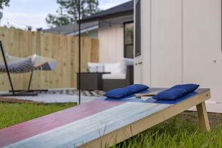 Minutes to Downtown -Fire Pit Pool Table Breakfast - 1